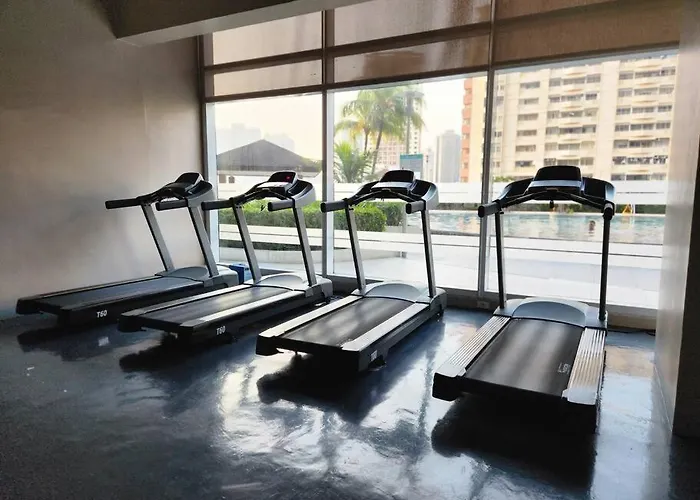 Makati Penthouse With Stunning Skyline View Apartment *