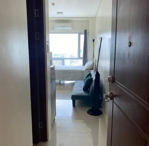 Makati Penthouse With Stunning Skyline View Apartment *