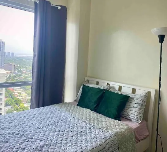 Makati Penthouse With Stunning Skyline View Apartment